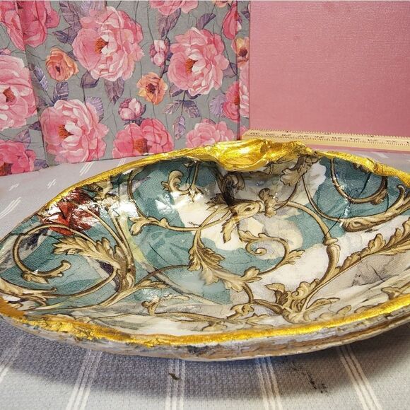 DECOUPAGE CLAM SHELL DECOUPAGE GOLD IVY ON A CLAM SHELL TRINKET DISH - Picture 6 of 10